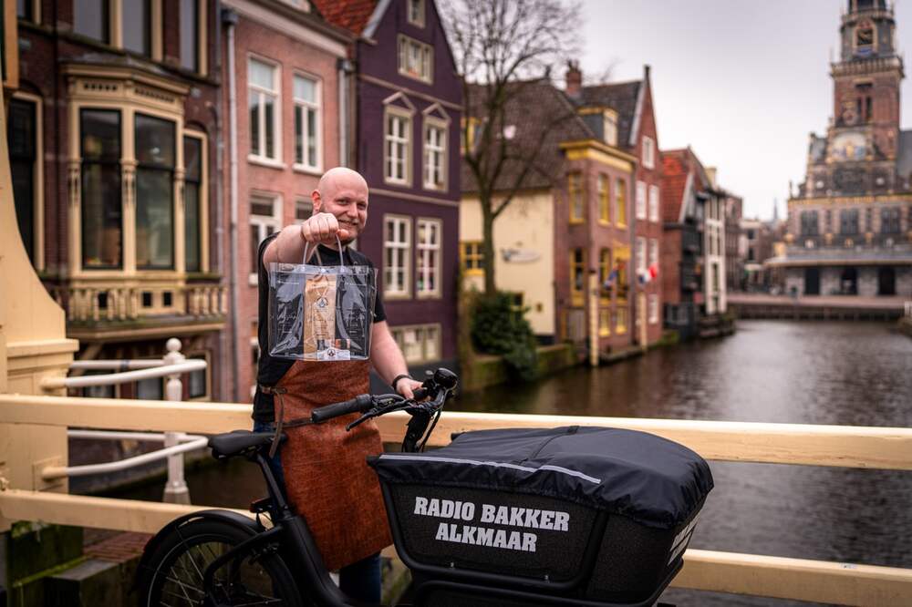 BakkieBar bij de gracht met Waagtoren Alkmaar